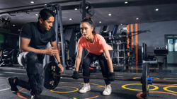 Olahraga Fitness Kreatif Sambil Mendengarkan Musik Agar Motivasi Tetap Tinggi