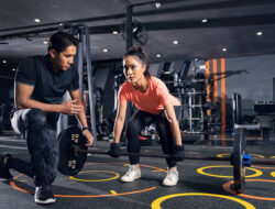 Olahraga Fitness Kreatif Sambil Mendengarkan Musik Agar Motivasi Tetap Tinggi