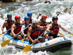 Manfaat Olahraga Arung Jeram Untuk Melatih Kekuatan Otot Tangan Dan Kerjasama Tim